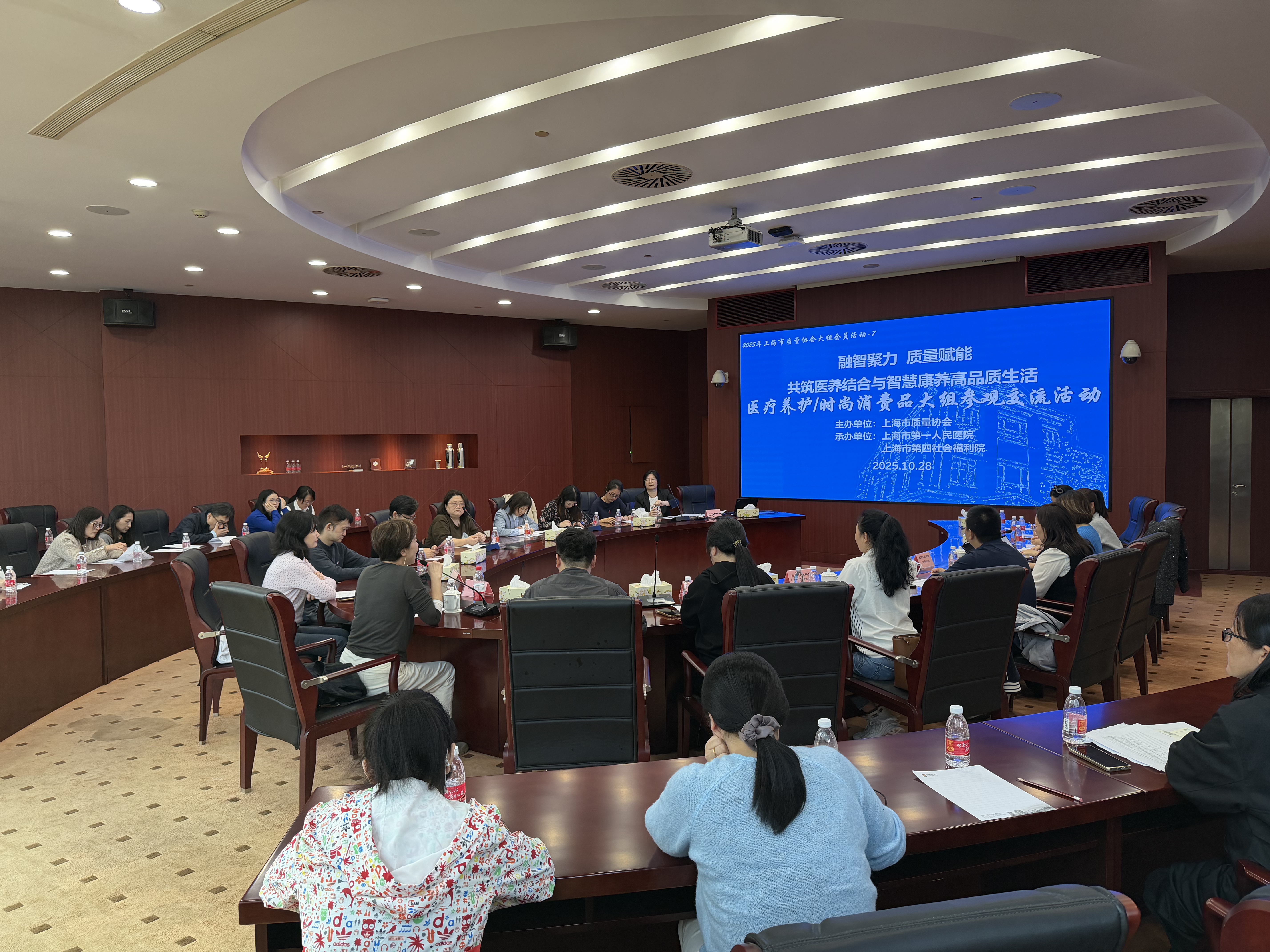 11交流座谈会(1).jpg 11交流座谈会(1).jpg