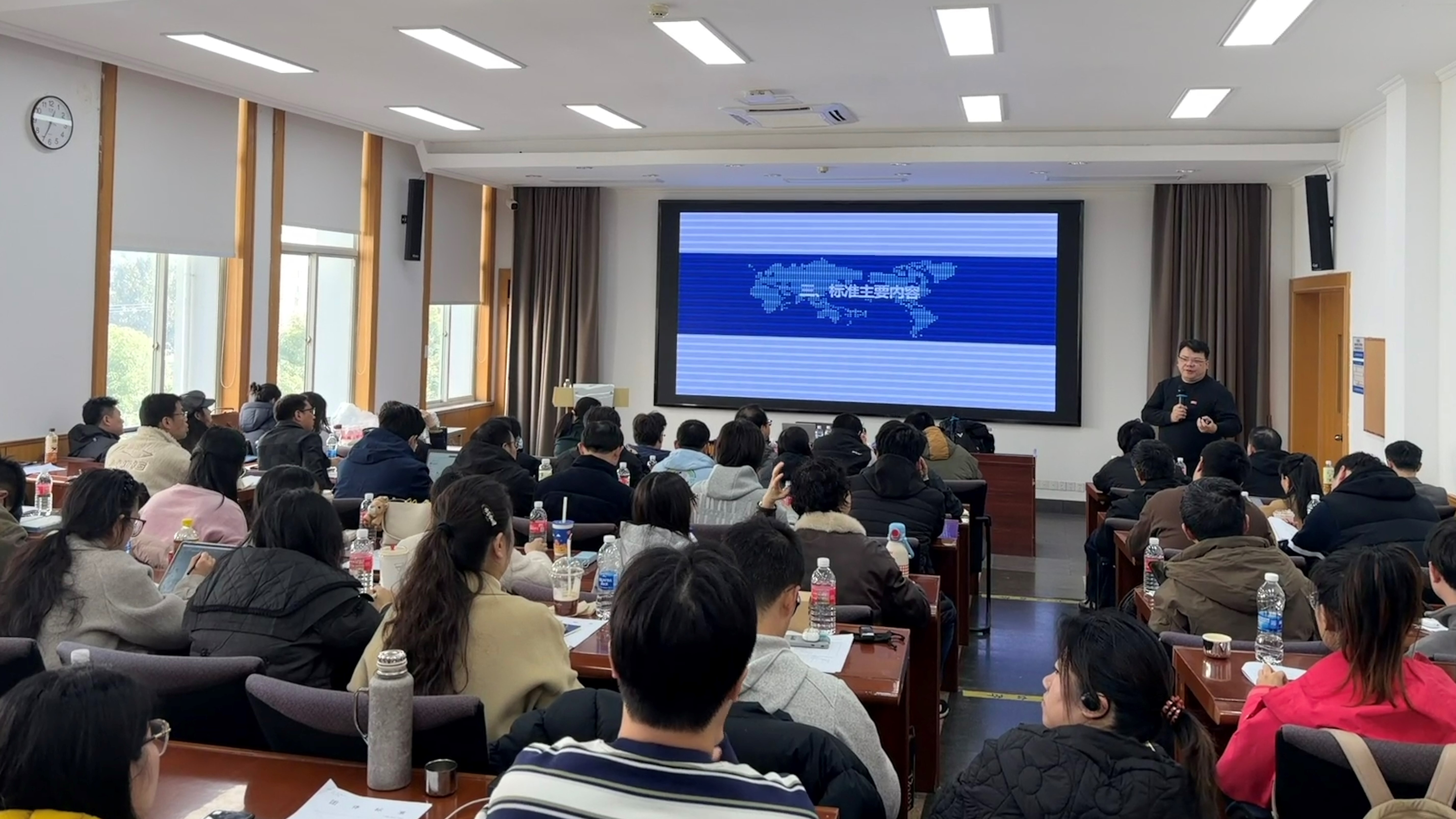 照片(罗).jpg 照片(罗).jpg