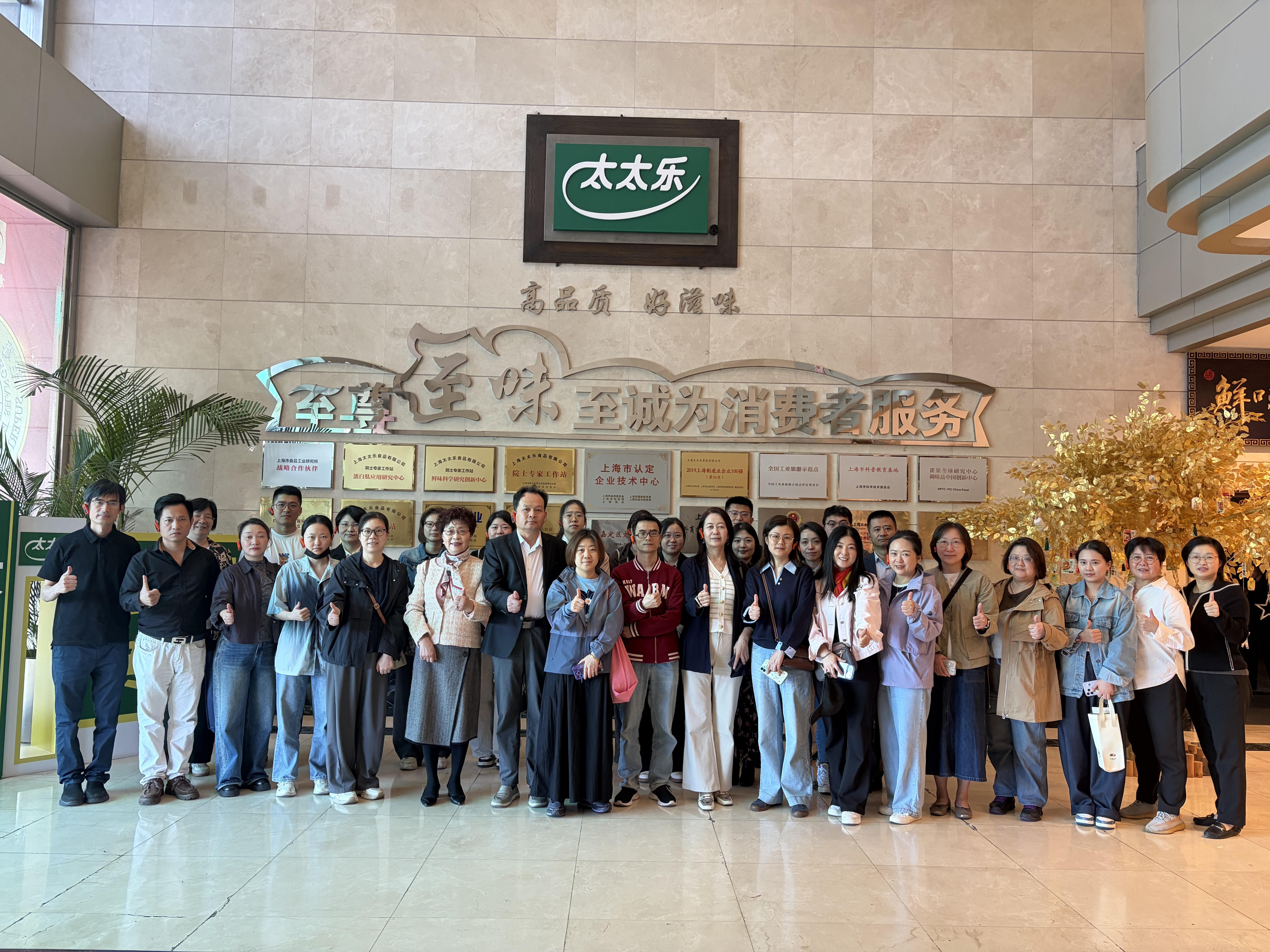 合影c07a2ef1eb553a6e6078409f7933f138.jpg 合影c07a2ef1eb553a6e6078409f7933f138.jpg